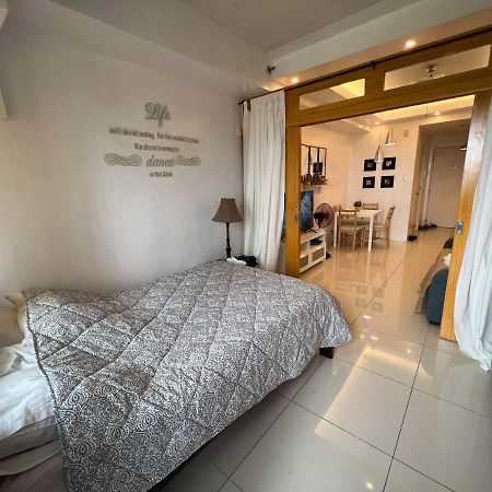 Ron'S Condo Overlooking The Lake Tagaytay City Extérieur photo