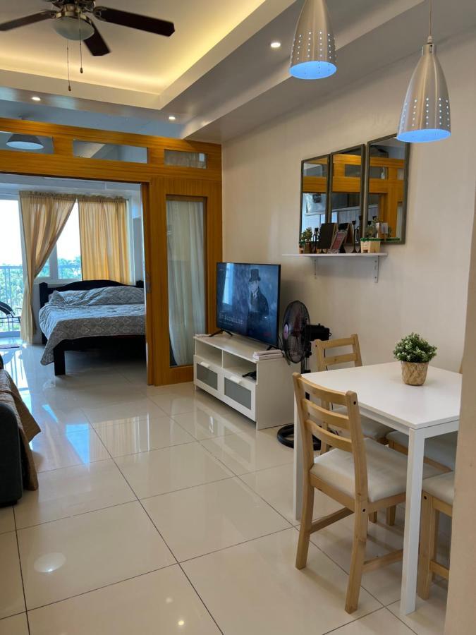 Ron'S Condo Overlooking The Lake Tagaytay City Extérieur photo