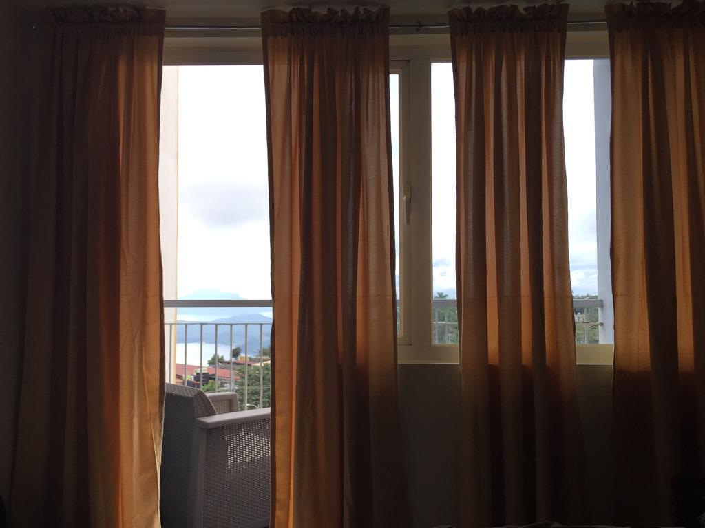 Ron'S Condo Overlooking The Lake Tagaytay City Extérieur photo
