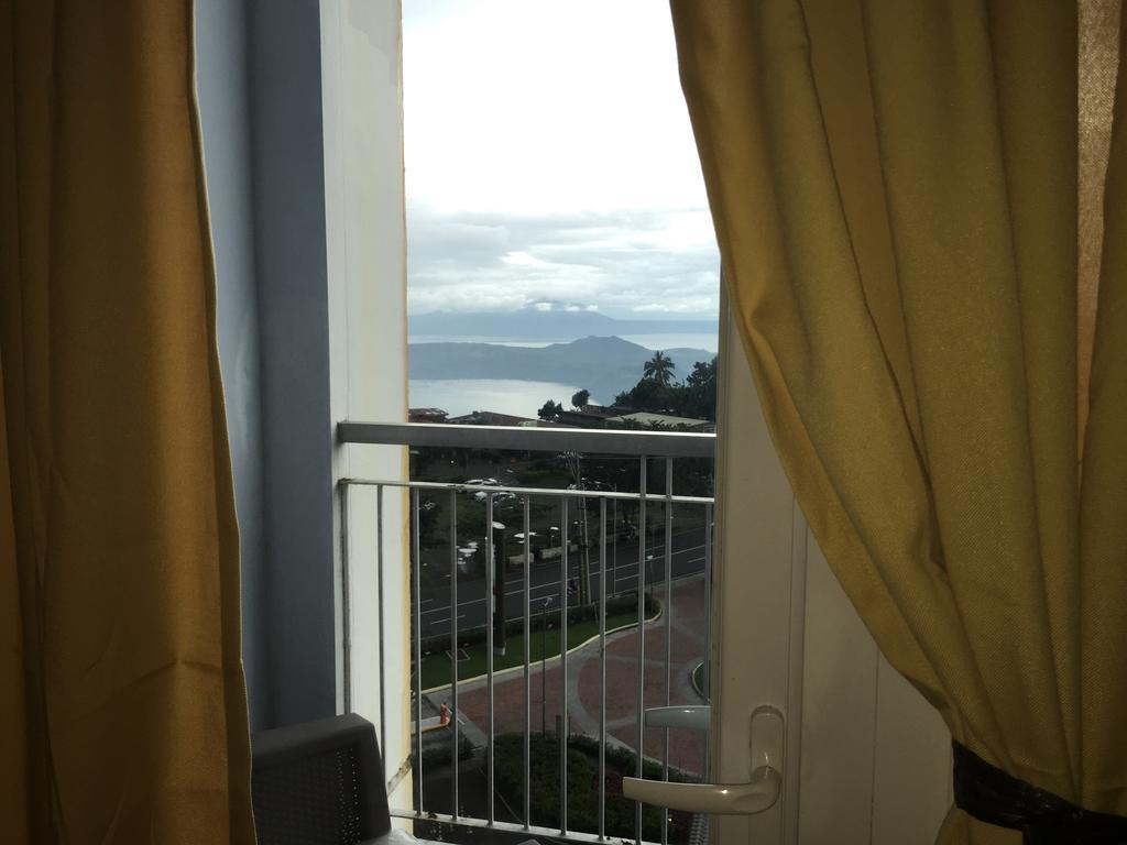 Ron'S Condo Overlooking The Lake Tagaytay City Extérieur photo